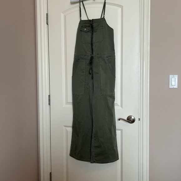 EUC Hudson jeans Leverage Khaki Jumpsuit (size medium) - Picture 4 of 10
